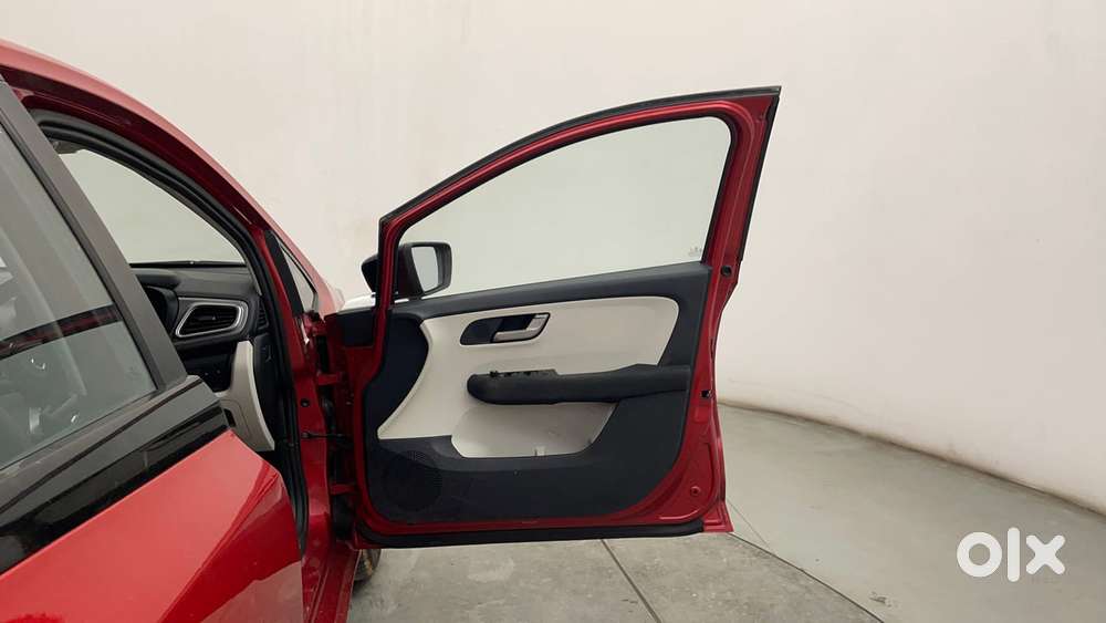 Tata Altroz Xza Plus (s), 2023, Petrol