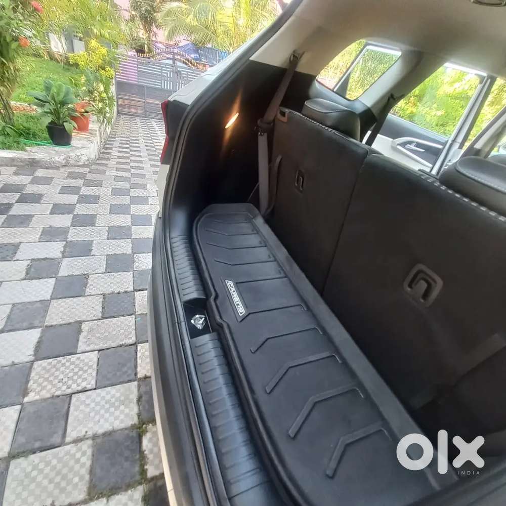 Kia Carens 2022 Petrol 15400 Km Driven Showroom Condition