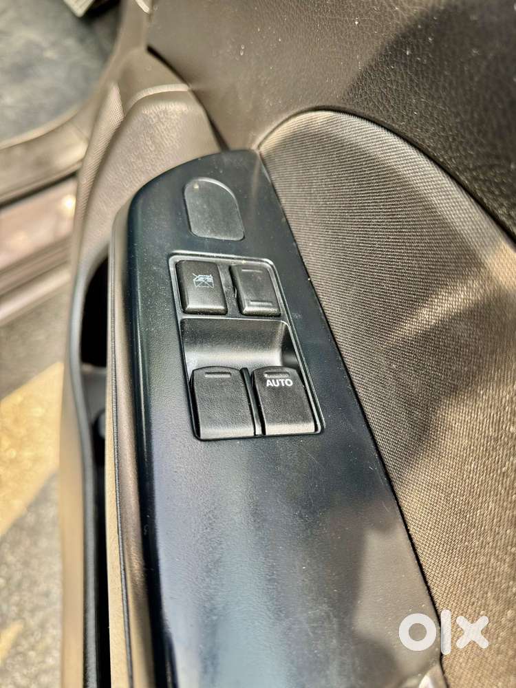 Maruti Suzuki Swift Lxi Optional-o, 2017, Petrol