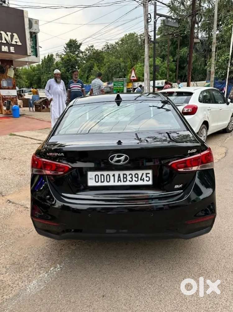 Black  Verna New Condition