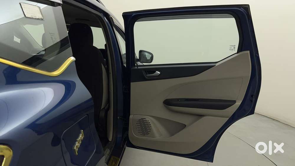 Renault Triber Rxz, 2022, Petrol
