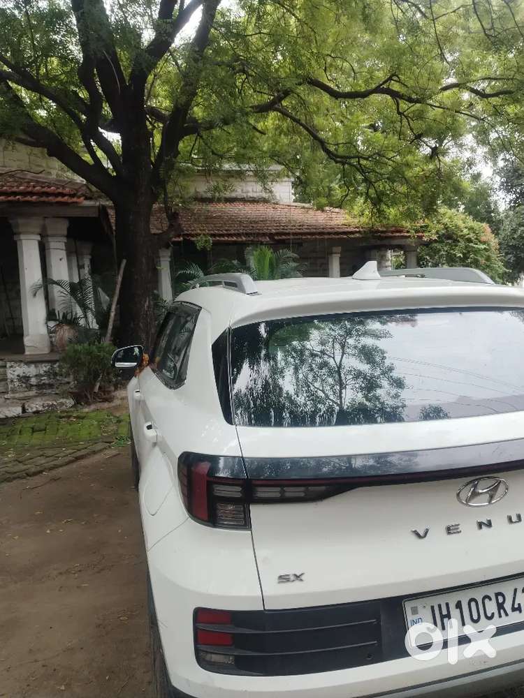 Hyundai Venue 2023 Petrol 18000 Km Driven