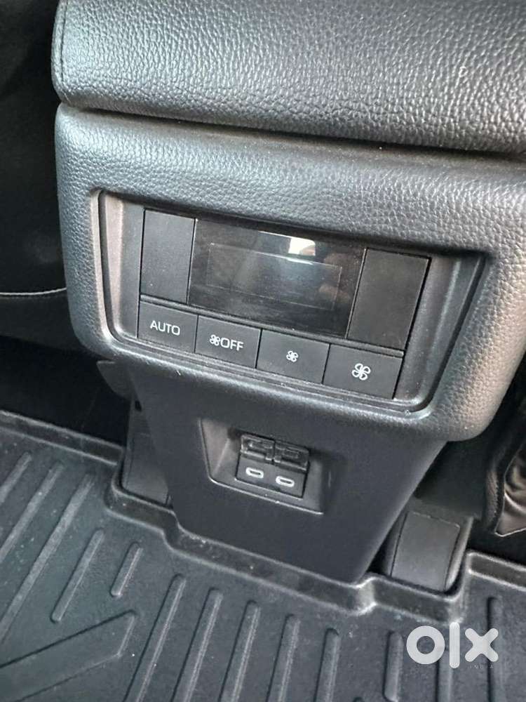 Innova Hycross Gx(o) - 7 Seater (2025)
