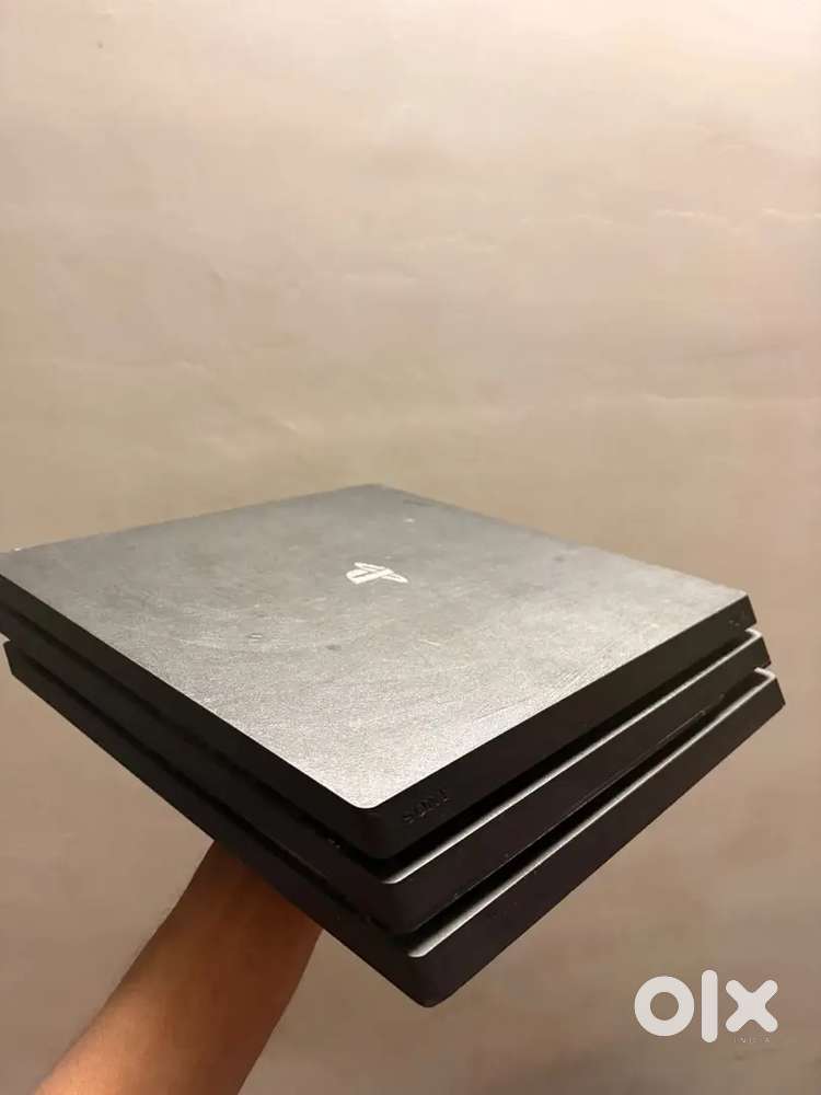 PS4 pro (PlayStation 4)