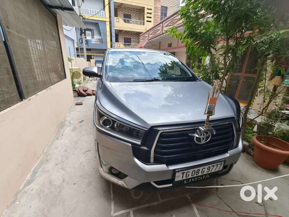 Toyota Innova Crysta 2.4 V 2024