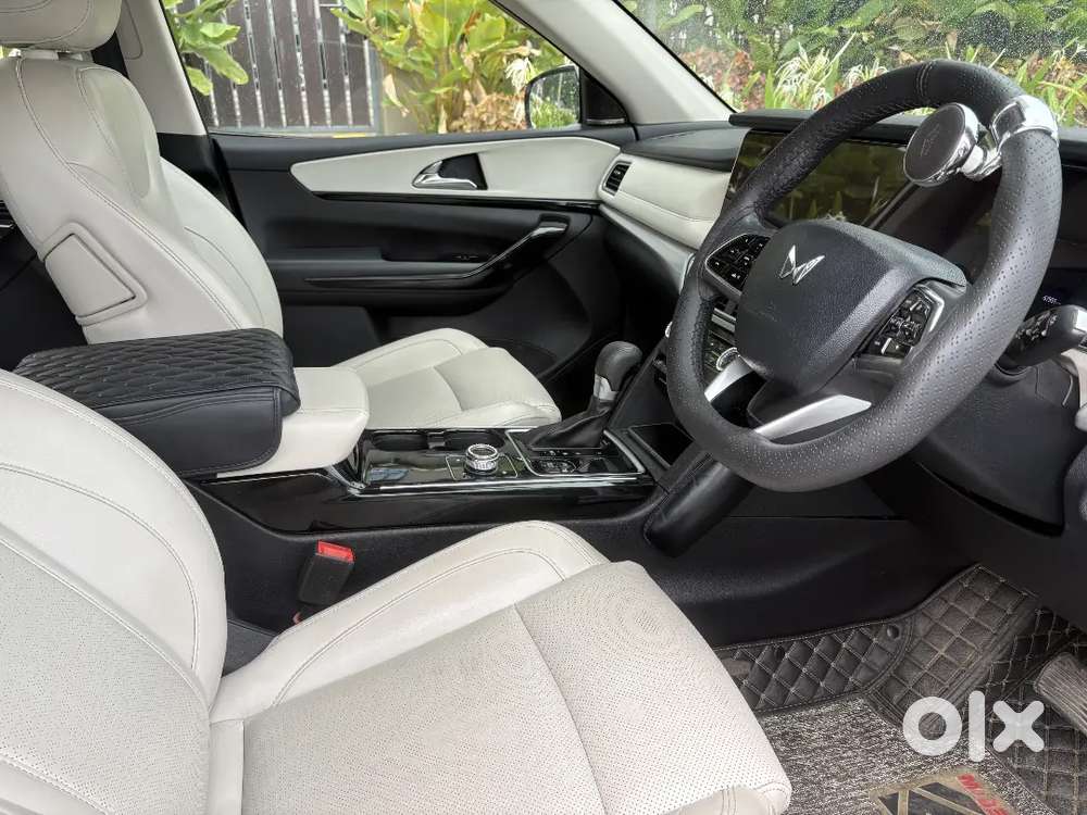 Mahindra Xuv700 2023 Ax7 Luxury Awd/extended Warranty