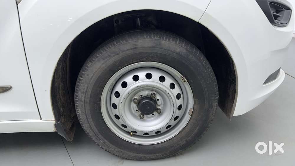 Tata Altroz 1.2 Xe, 2020, Petrol