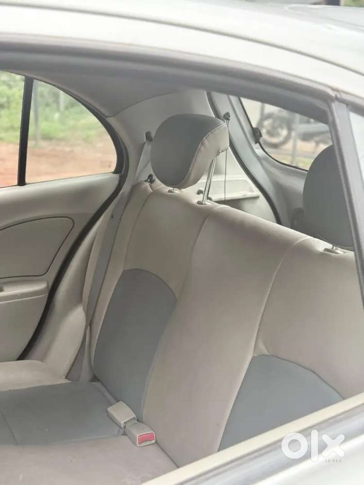 Ac
Push Button
Power Steering 
Power Window 
Alloy Wheels
Good Tyres