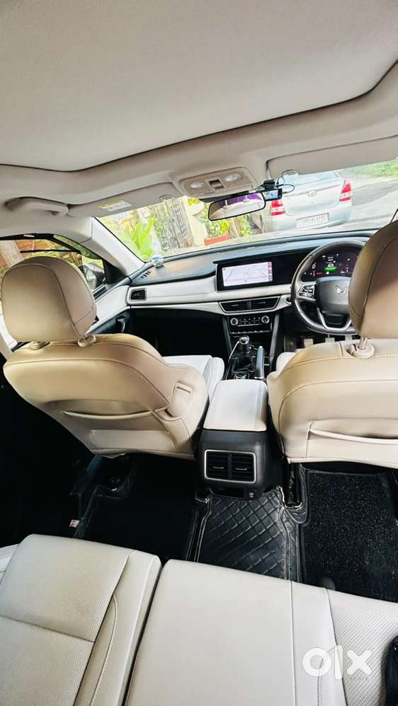 Mahindra Xuv700 2022 Petrol Well Maintained