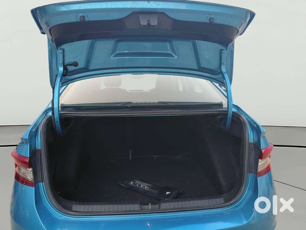 Skoda Slavia Style 1.0l Tsi At, 2022, Petrol