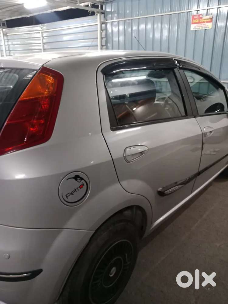 Fiat Punto 2011 Petrol 64000 Km Driven