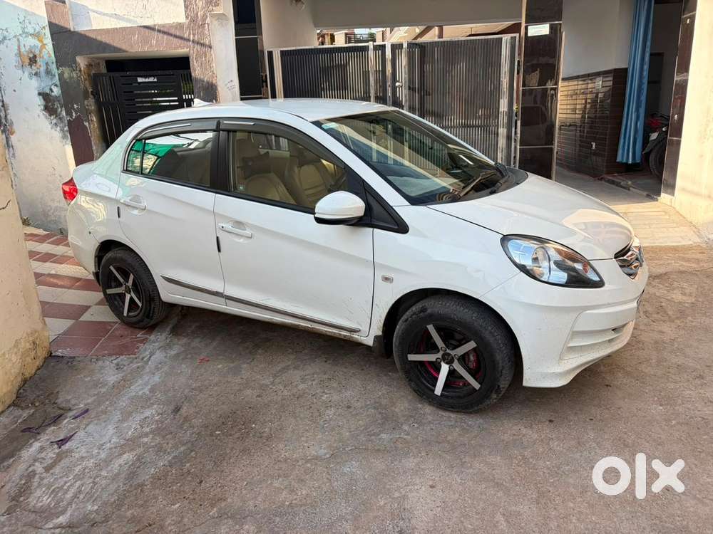 Honda Amaze 2015 Petrol Well Maintained