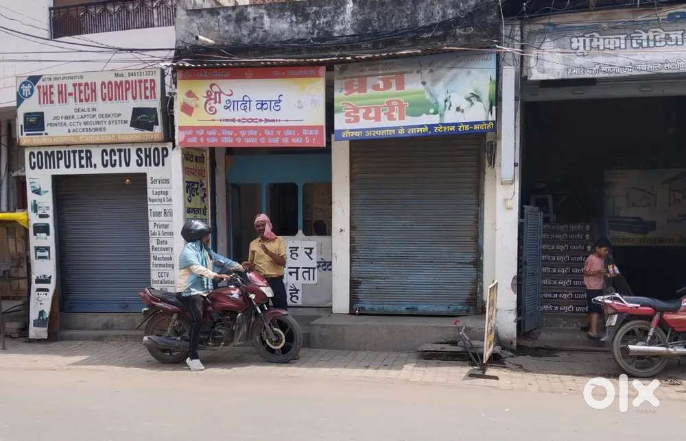 दुकान खाली है 4,500 + इलेक्ट्रिक बिल + 30,000 सिक्योरिटी मनी