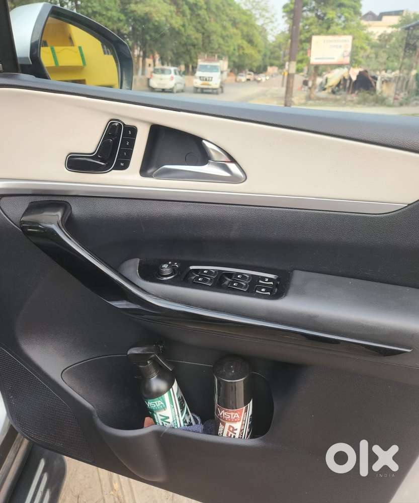 Mahindra Xuv700 2.2 Ax 7 Diesel At Luxury Pack Str, 2021, Diesel