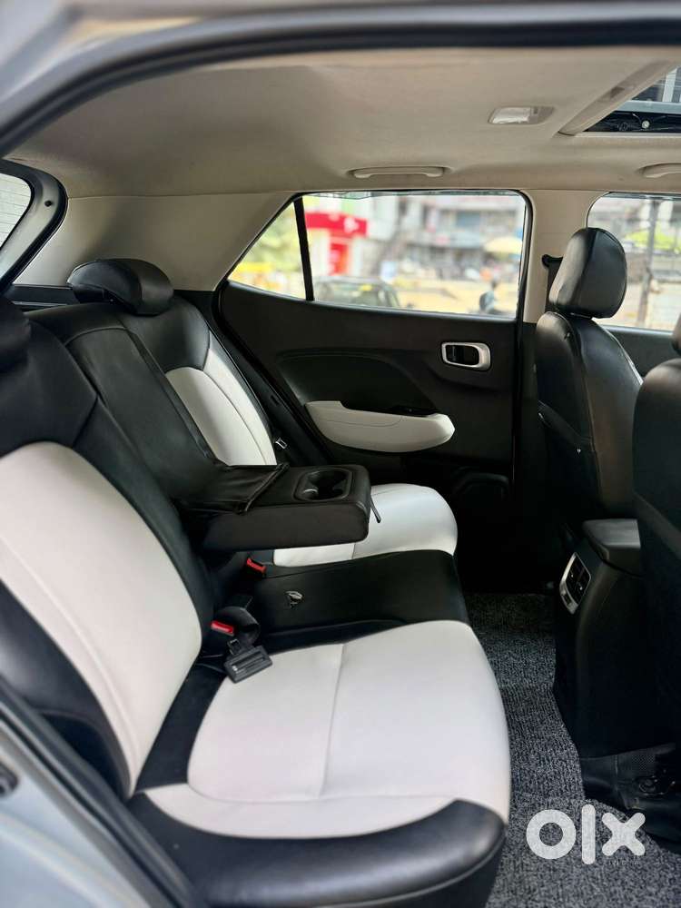 Hyundai Venue Sx Dual Tone, 2022, Cng & Hybrids