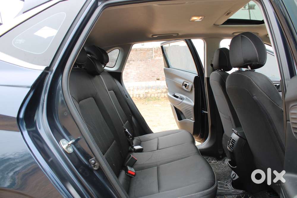 Hyundai New I20 1.2 Asta (o) Ivt, 2023, Petrol