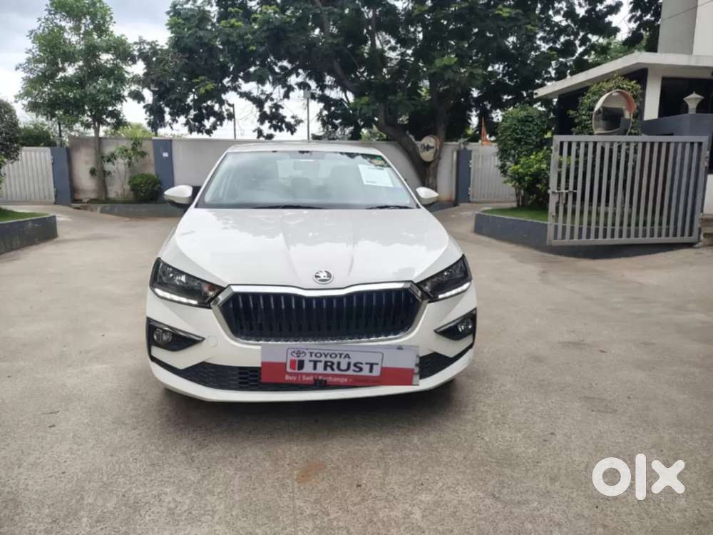 Skoda Slavia Ambition 1.0l Tsi At, 2022, Petrol