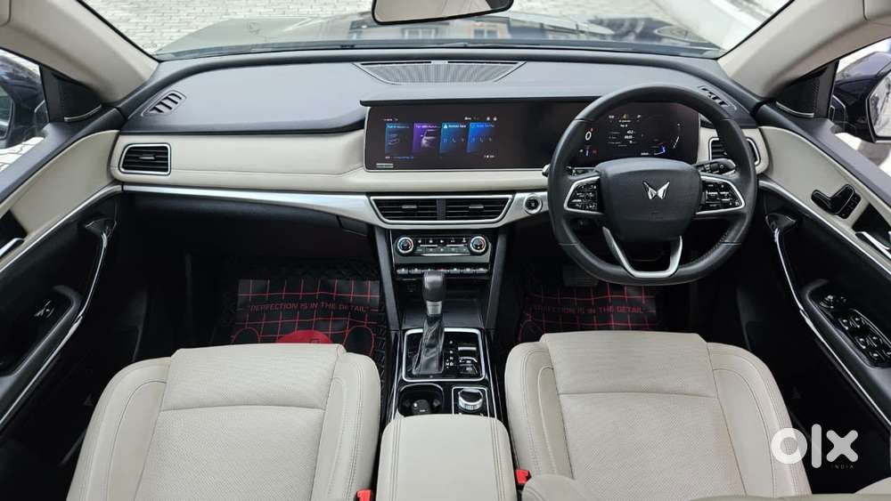 Mahindra Xuv700 2.2 Ax 7 Diesel At Luxury Pack Str Awd, 2023, Diesel