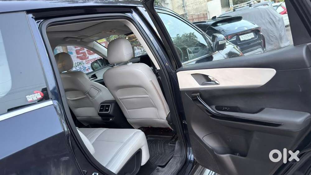 Mahindra Xuv700 2021 Petrol Well Maintained