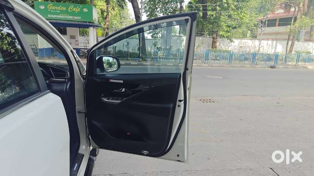 Toyota Innova Crysta [2020-ongoing] 2.4 Vx 8 Str, 2022, Diesel