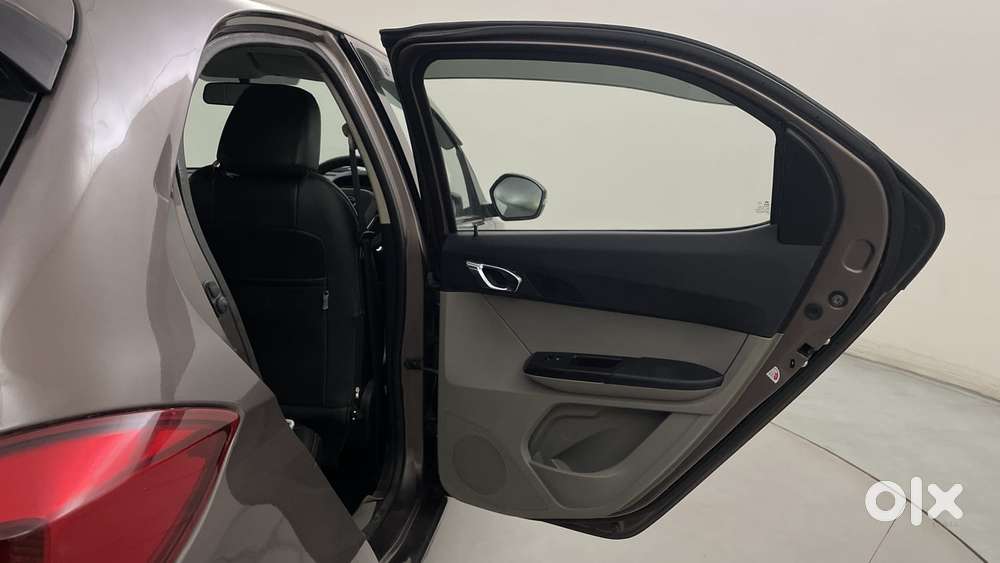 Tata Tiago Xza, 2017, Petrol