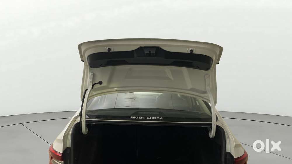 Skoda Slavia Style 1.0l Tsi Mt, 2022, Petrol