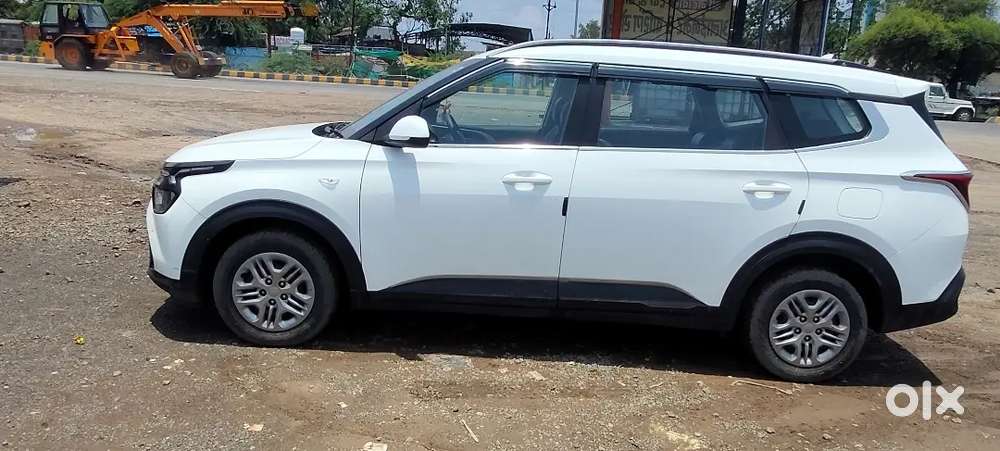 Kia Carens 1.5 Petrol Premium 2023