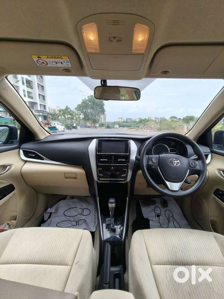 Toyota Yaris V Cvt, 2018, Petrol