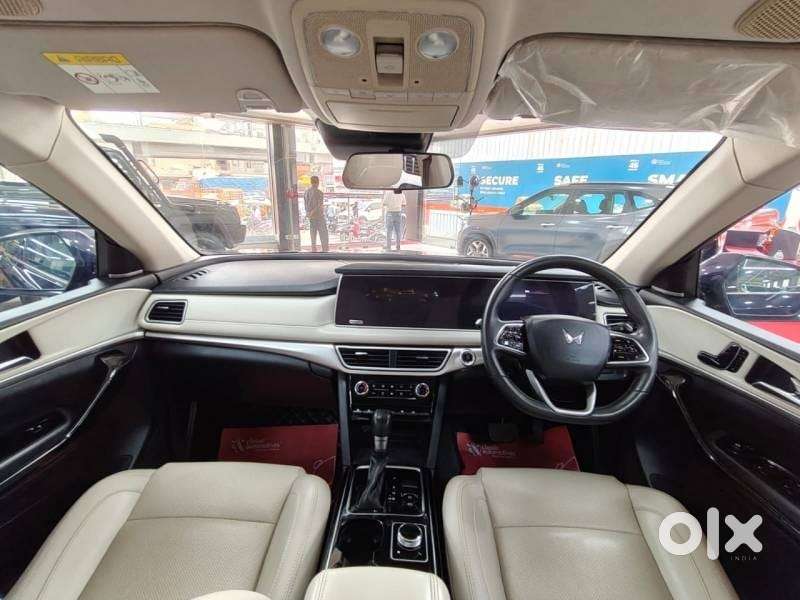 Mahindra Xuv700 2.0 Ax 7 Petrol At Luxury Pack Str, 2021, Petrol