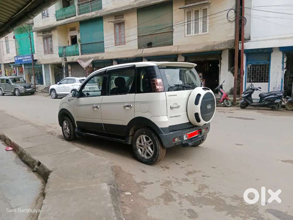 Mahindra Nuvosport N8 (7 Seater)