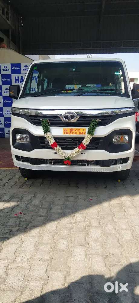 Tata Winger Deluxe 2025