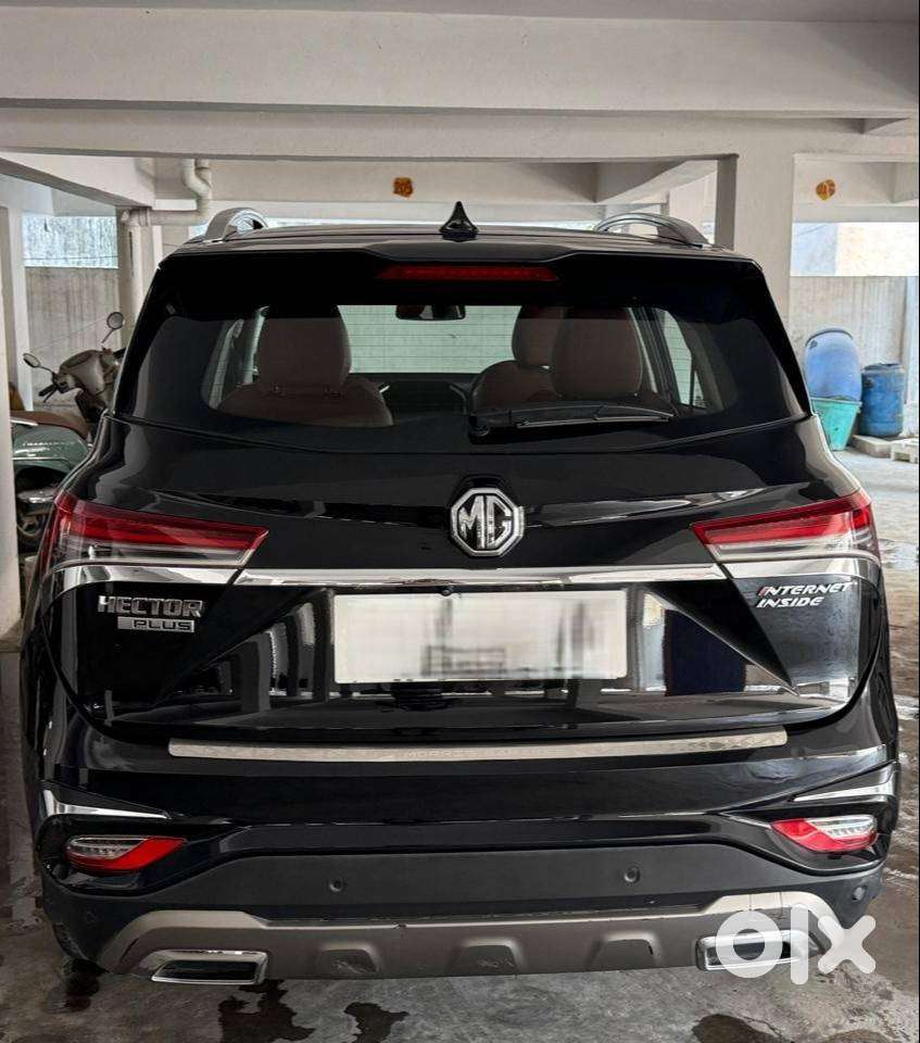 Mg Hector Plus (2022) Top-end