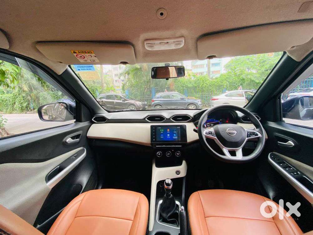 Nissan Magnite 1.0 Xv Premium, 2022, Petrol