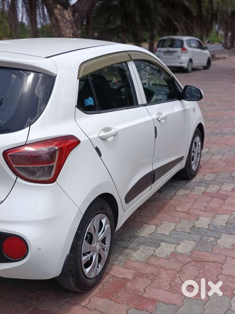 Hyundai Grand I10 2016-2017 Sportz Celebration Edition, 2017, Cng & ..