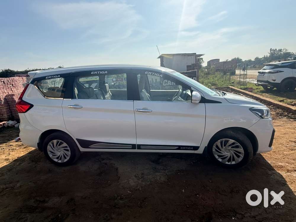 Maruti Suzuki Ertiga Vxi Cng 2025