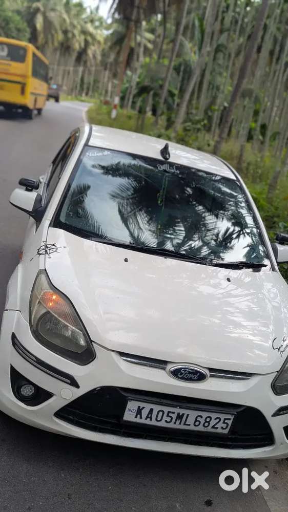 Ford Figo Titanium Blu 2012