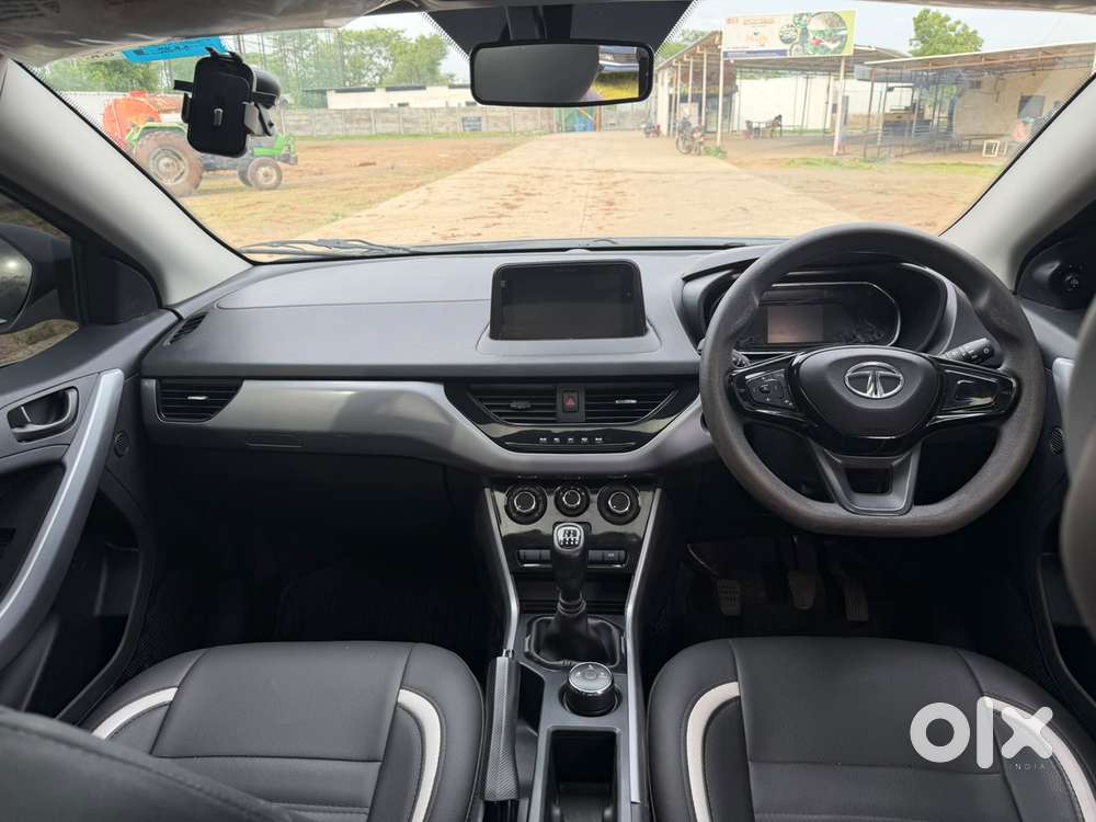 Tata Nexon, 2022, Petrol
