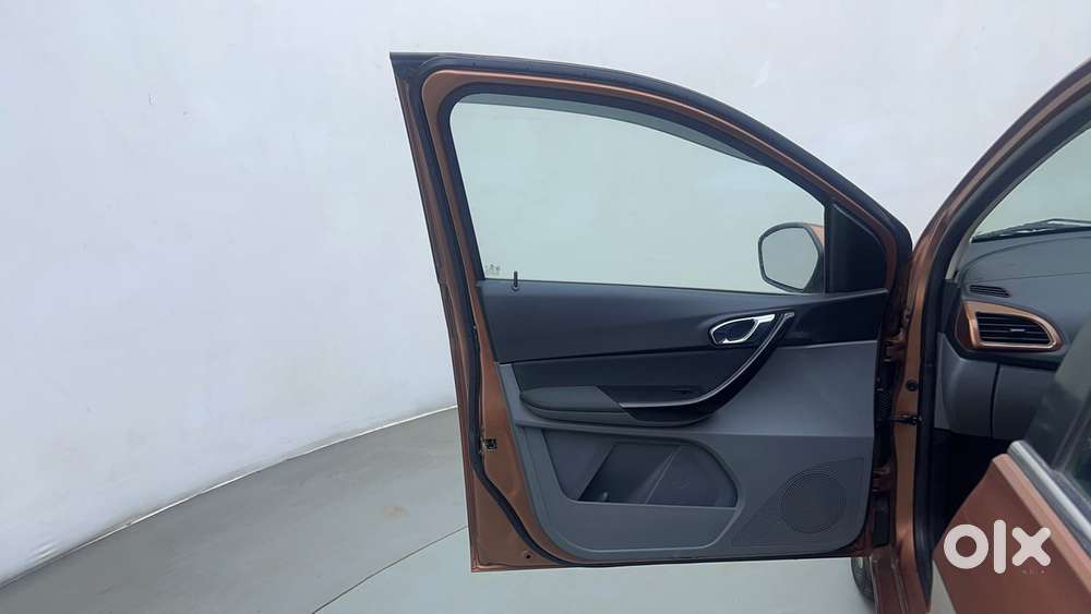 Tata Tigor Xza, 2018, Petrol