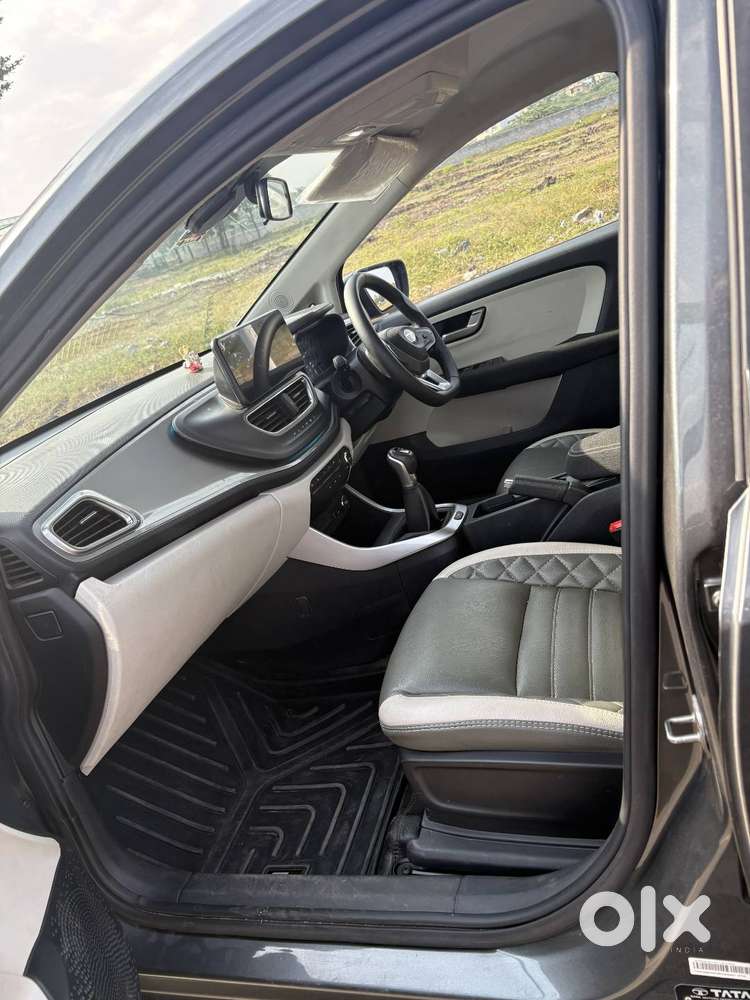 2025 Tata Altroz Xz Lux 1.2 Petrol  21,543 Km  1st Owner