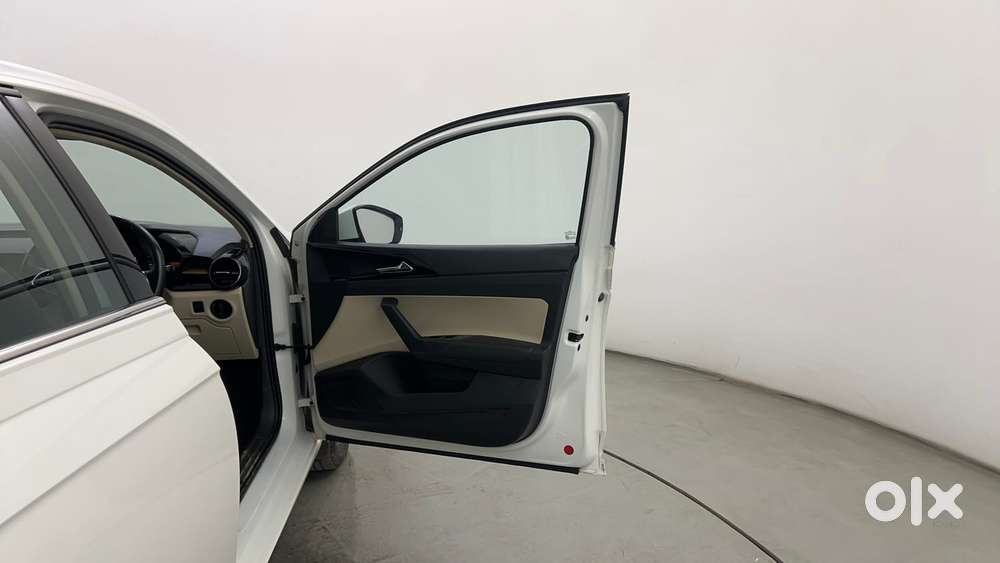 Skoda Slavia Style 1.0l Tsi Mt, 2022, Petrol