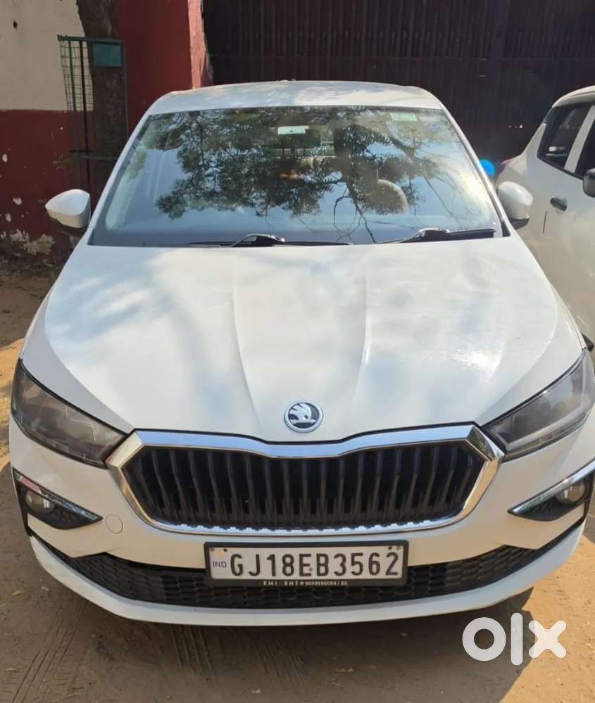 Skoda Slavia Ambition 1.0l Tsi At, 2023, Petrol