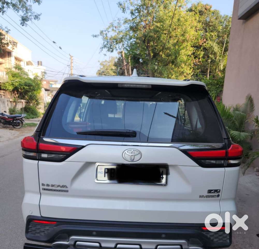 Toyota Innova Hycross 2.0 Zx (o) Hybrid 7 Str, 2024, Petrol