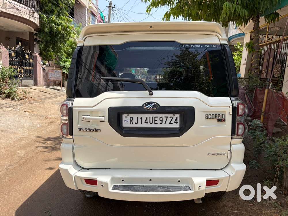 Mahindra Scorpio S10 2016