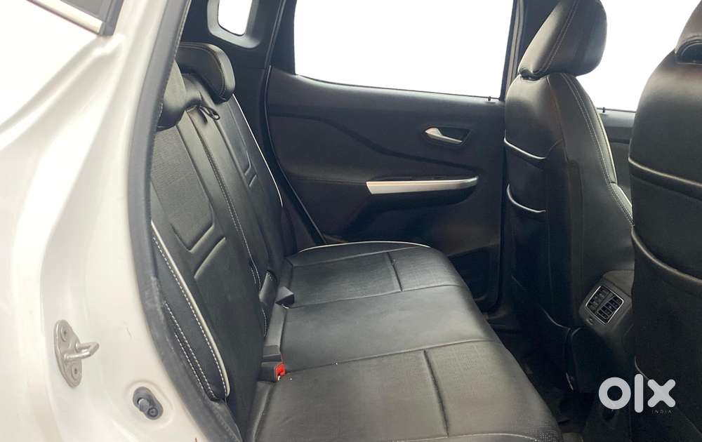 Nissan Magnite 1.0 Xv Premium, 2021, Petrol