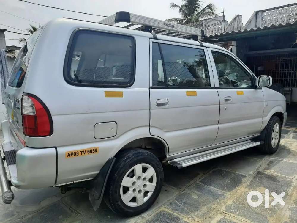 Chevrolet Tavera Neo 3