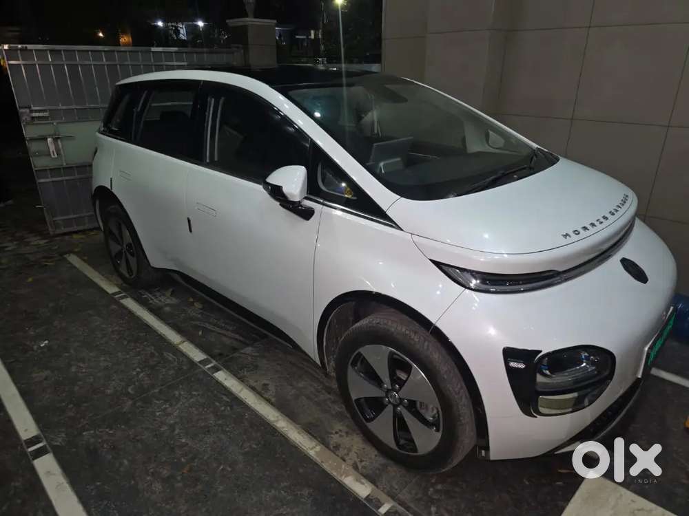 Mg Windsor 38 Kilowatt Ev 2025 Electric 17000 Km In Showroom Condition