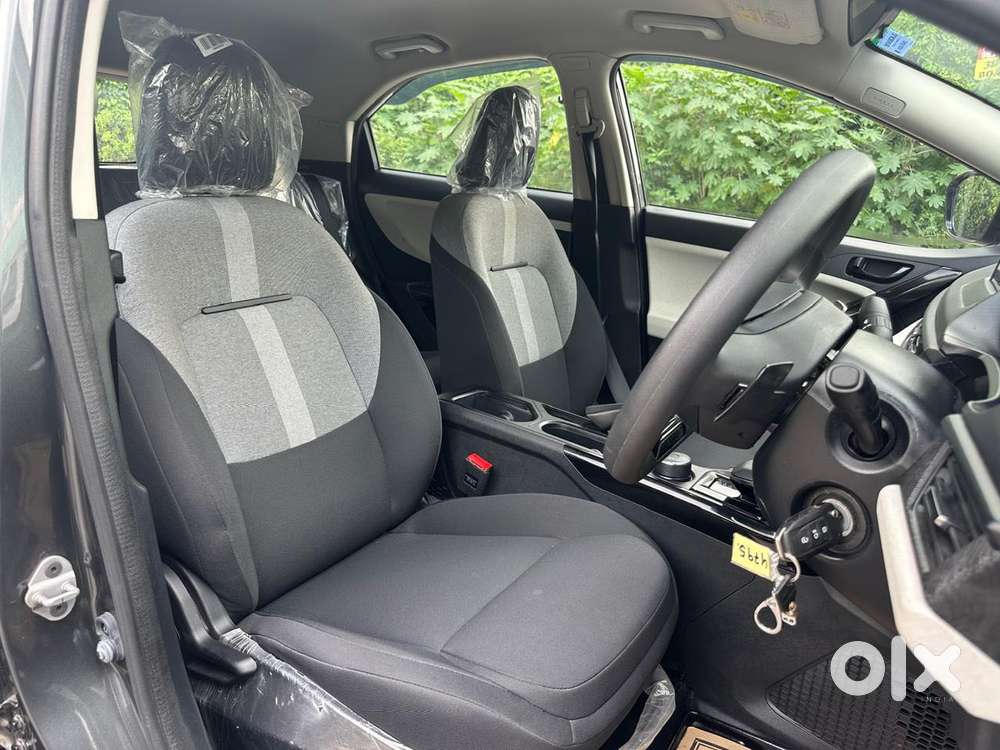 Tata Nexon Pure (s) 1.2 Petrol 6amt, 2024, Petrol