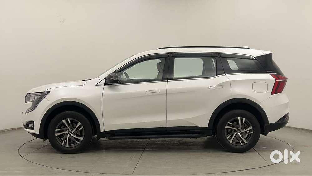 Mahindra Xuv700 2.0 Ax 3 Petrol At 5 Str, 2023, Petrol