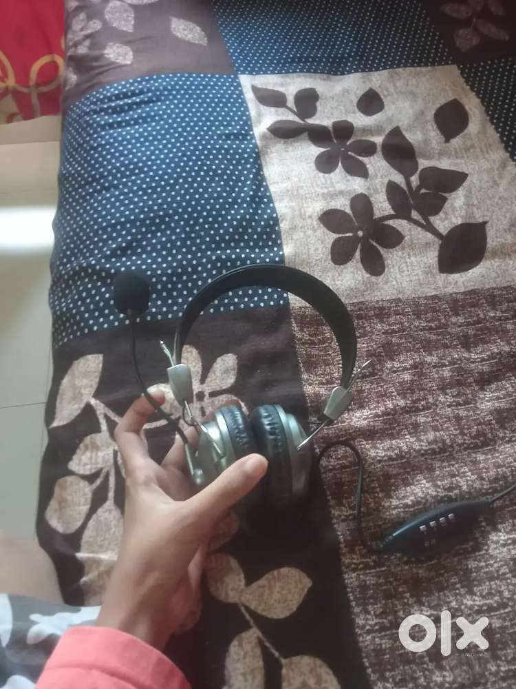 Gaming headphone with Mic wire