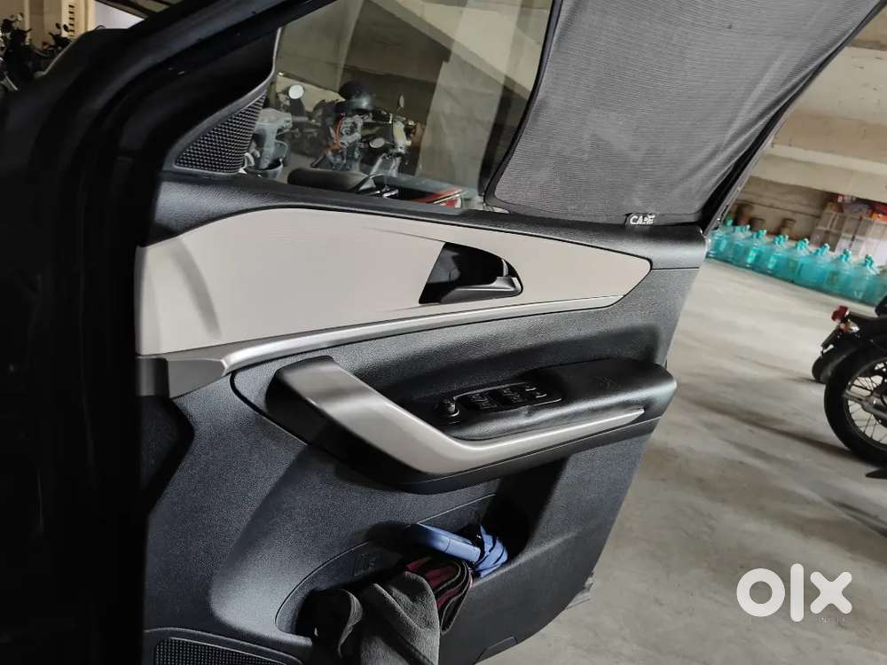 Mahindra Xuv700 Petrol 2025